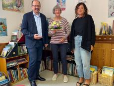 Staffelholzübergabe in der Bücherei