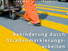 Straßenmarkierungen werden aufgebracht