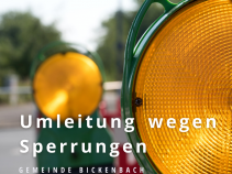 Signalschilder an einer Umleitung